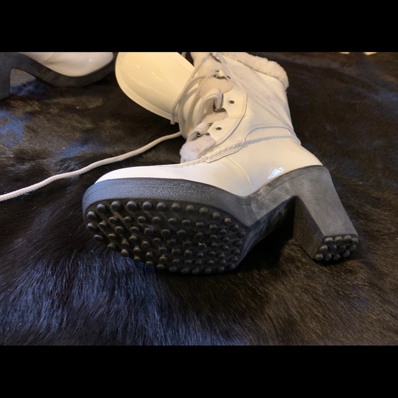 TOD’s Patent Leather Shearling Boots - Picture 6 of 12